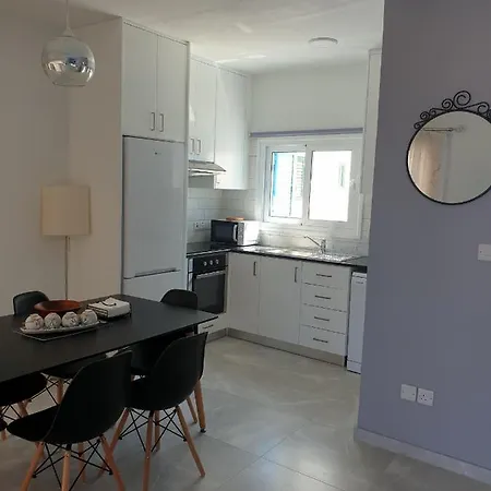 아파트 Ikaria Village Maisonette 12 파포스