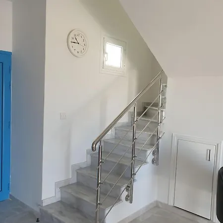 Ikaria Village Maisonette 12 아파트 파포스